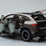 Mercedes EQE SUV X294 AMG Line Velvet Marron NZG 1:18 - image 5 of 8