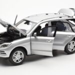 Mercedes M-Class W166 Iridium Argent Métallique Minichamps 1:18 B66960064 - image 2 of 8
