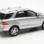 Mercedes M-Class W166 Iridium Argent Métallique Minichamps 1:18 B66960064 - image 3 of 8