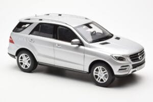 Mercedes M-Class W166 Iridium Argent Métallique Minichamps 1:18 B66960064 Métal Moulé — image 6 sur 8