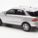 Mercedes M-Class W166 Iridium Argent Métallique Minichamps 1:18 B66960064 - image 7 of 8