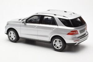Mercedes M-Class W166 Iridium Argent Métallique Minichamps 1:18 B66960064 Métal Moulé — image 7 sur 8