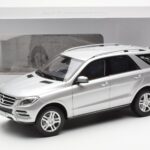 Mercedes M-Class W166 Iridium Argent Métallique Minichamps 1:18 B66960064 - image 8 of 8