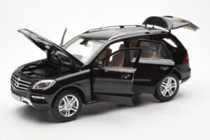 Mercedes M-Class W166 Obsidian Noir Métallique Minichamps 1:18 B66960063 Métal Moulé — image 2 sur 8