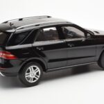 Mercedes M-Class W166 Obsidian Noir Métallique Minichamps 1:18 B66960063 - image 3 of 8