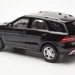 Mercedes M-Class W166 Obsidian Noir Métallique Minichamps 1:18 B66960063 - image 7 of 8