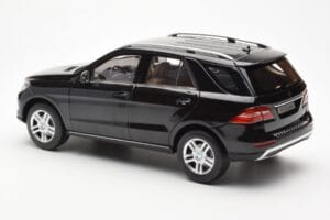 Mercedes M-Class W166 Obsidian Noir Métallique Minichamps 1:18 B66960063 Métal Moulé — image 7 sur 8