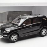 Mercedes M-Class W166 Obsidian Noir Métallique Minichamps 1:18 B66960063 - image 8 of 8