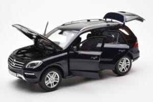 Mercedes M-Class W166 Tansanite Bleu Métallique Minichamps 1:18 B66960065 Métal Moulé — image 2 sur 8