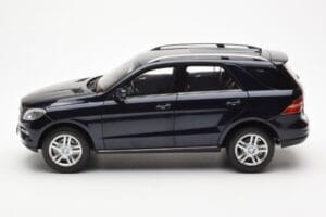 Mercedes M-Class W166 Tansanite Bleu Métallique Minichamps 1:18 B66960065 Métal Moulé — image 4 sur 8