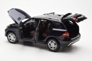 Mercedes M-Class W166 Tansanite Bleu Métallique Minichamps 1:18 B66960065 Métal Moulé — image 5 sur 8