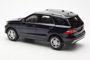 Mercedes M-Class W166 Tansanite Bleu Métallique Minichamps 1:18 B66960065 Métal Moulé — image 7 sur 8