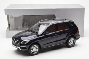 Mercedes M-Class W166 Tansanite Bleu Métallique Minichamps 1:18 B66960065 Métal Moulé — image 8 sur 8