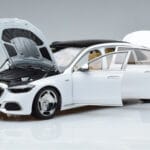 Mercedes Maybach S600 W222 V12 Biturbo Diamond Blanc Almost Real 1:18 - image 2 of 11