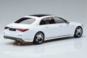 Mercedes Maybach S600 W222 V12 Biturbo Diamond Blanc Almost Real 1:18 820116 Métal Moulé — image 3 sur 11