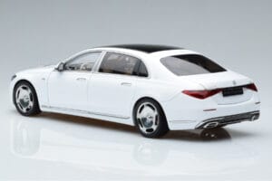 Mercedes Maybach S600 W222 V12 Biturbo Diamond Blanc Almost Real 1:18 820116 Métal Moulé — image 7 sur 11