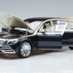Mercedes Maybach S650 X222 Bleu Argenté Norev 1:18 B66960615 Métal Moulé - image 2 of 7