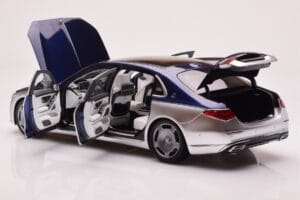 Mercedes Maybach S680 W223 Nautical Bleu Cirrus Argent Almost Real 1:18 820125 Métal Moulé — image 5 sur 8