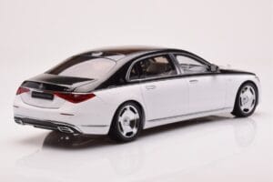 Mercedes Maybach S680 W223 Obsidian Noir Diamond Blanc Almost Real 1:18 820121 Métal Moulé — image 3 sur 7