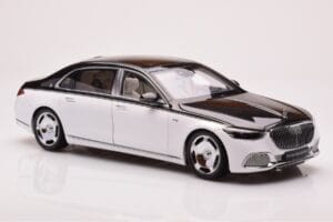 Mercedes Maybach S680 W223 Obsidian Noir Diamond Blanc Almost Real 1:18 820121 Métal Moulé — image 5 sur 7