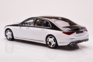 Mercedes Maybach S680 W223 Obsidian Noir Diamond Blanc Almost Real 1:18 820121 Métal Moulé — image 6 sur 7