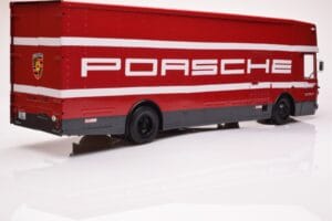 Mercedes O317 Porsche Transporter Rouge CMR 1:18 CMR149 Métal Moulé — image 2 sur 12