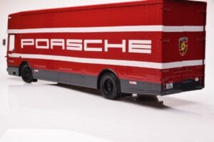 Mercedes O317 Porsche Transporter Rouge CMR 1:18 CMR149 Métal Moulé — image 3 sur 12