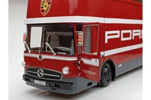 Mercedes O317 Porsche Transporter Rouge CMR 1:18 CMR149 Métal Moulé — image 4 sur 12