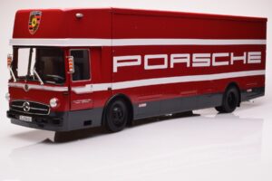 Mercedes O317 Porsche Transporter Rouge CMR 1:18
