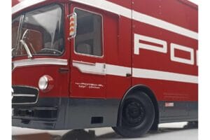 Mercedes O317 Porsche Transporter Rouge CMR 1:18 CMR149 Métal Moulé — image 7 sur 12