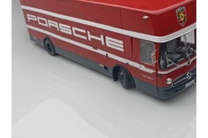 Mercedes O317 Porsche Transporter Rouge CMR 1:18 CMR149 Métal Moulé — image 9 sur 12