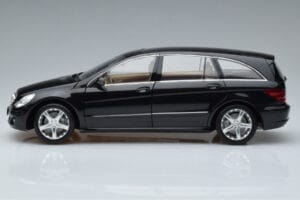 Mercedes R-Class W251 Obsidian Noir Minichamps 1:18 B66962325 Métal Moulé — image 4 sur 7