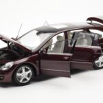 Mercedes R-Class W251 Rouge Métallique Minichamps 1:18 - image 2 of 8
