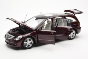Mercedes R-Class W251 Rouge Métallique Minichamps 1:18 150034602 Métal Moulé — image 2 sur 8