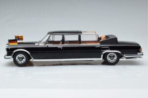 Mercedes 600 Pullman W100 Landaulet Queen Elizabeth II KK-Scale 1:18 KKDC181185 Métal Moulé — image 3 sur 6
