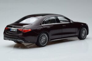 Mercedes S-Class W223 AMG Line Rouge Norev 1:18 183804 Métal Moulé — image 3 sur 8
