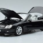 Mercedes SL500 R230 Noir Norev 1:18 183840 Métal Moulé - image 2 of 8