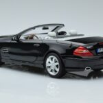 Mercedes SL500 R230 Noir Norev 1:18 183840 Métal Moulé - image 6 of 8