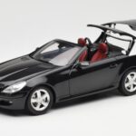 Mercedes SLK R171 Obsidian Noir Métallisé Minichamps 1:18 B66962319 - image 2 of 9