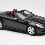 Mercedes SLK R171 Obsidian Noir Métallisé Minichamps 1:18 B66962319 - image 7 of 9