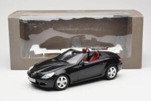 Mercedes SLK R171 Obsidian Noir Métallisé Minichamps 1:18 B66962319 Métal Moulé — image 9 sur 9