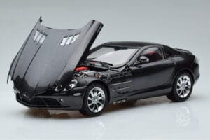 Mercedes SLR McLaren Noir CMC 1:18 M-045F Métal Moulé — image 2 sur 10
