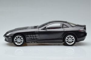 Mercedes SLR McLaren Noir CMC 1:18 M-045F Métal Moulé — image 5 sur 10