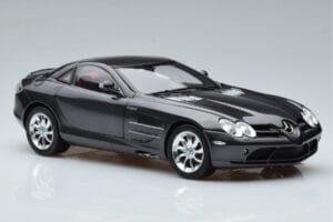 Mercedes SLR McLaren Noir CMC 1:18 M-045F Métal Moulé — image 6 sur 10
