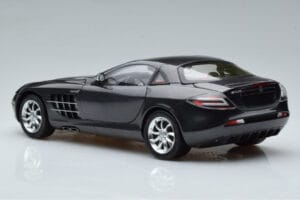 Mercedes SLR McLaren Noir CMC 1:18 M-045F Métal Moulé — image 7 sur 10
