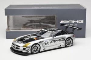 Mercedes SLS AMG GT3 #96 M. Hakkinen AMG Customer Sports 6 Hours of Zhuhai ILMC 2011 Minichamps 1:18 B66960197 Métal Moulé — image 6 sur 6