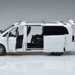 Mercedes V-Class W447 V260L Blanc Mercedes 1:18 QALCN89911149 Métal Moulé - image 5 of 8