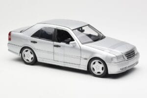 Mercedes C36 AMG W202 Argent UT Models 1:18 180035000 Métal Moulé — image 4 sur 6
