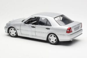 Mercedes C36 AMG W202 Argent UT Models 1:18 180035000 Métal Moulé — image 5 sur 6