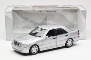 Mercedes C36 AMG W202 Argent UT Models 1:18 180035000 Métal Moulé — image 6 sur 6